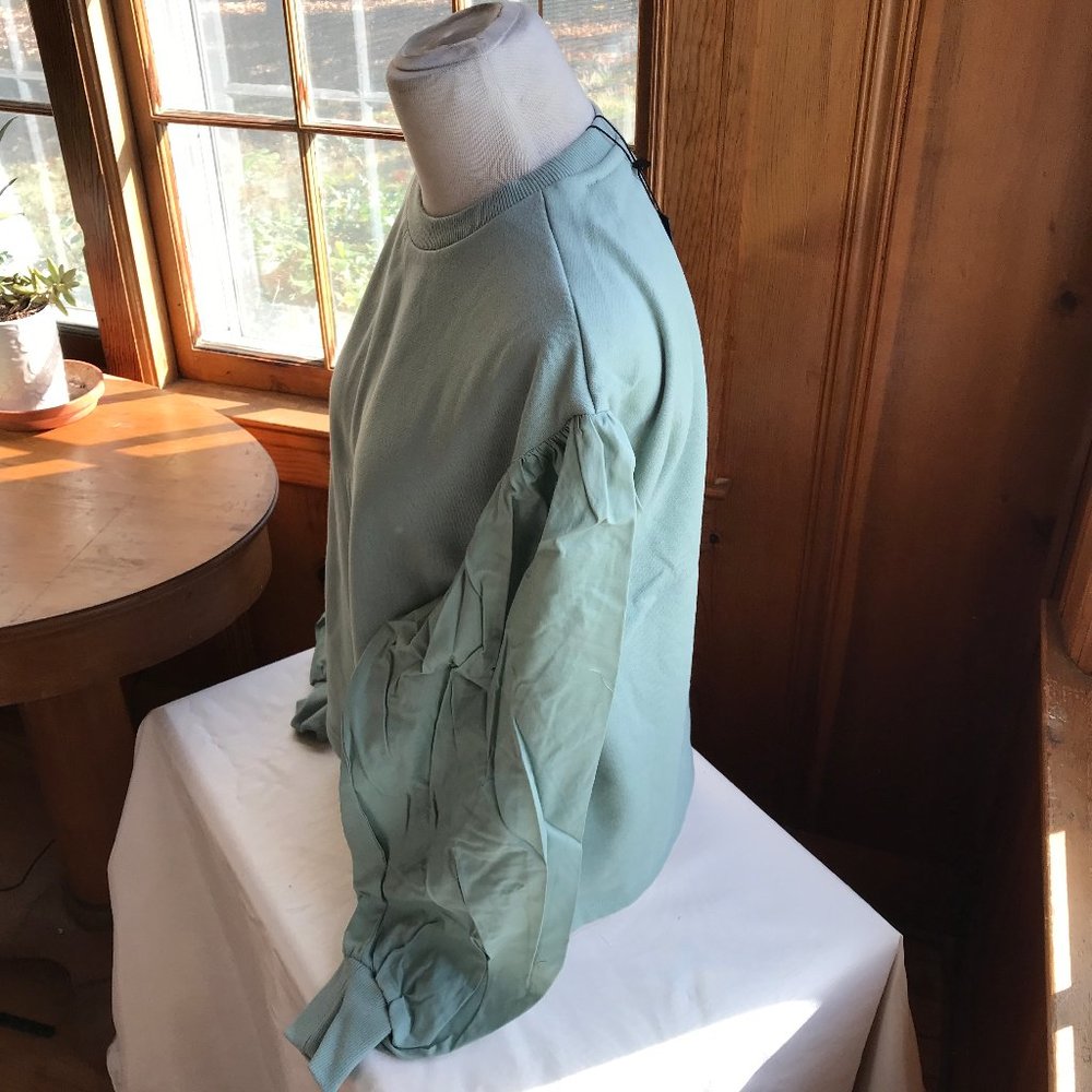 NWT VERO MODA SWEATSHIRT, size Medium in light jade. - Picture 2 of 8